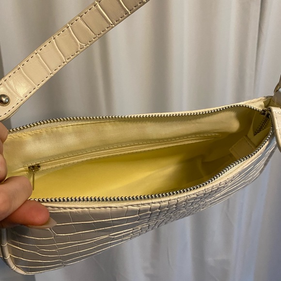 Pinky Promise Croc Shoulder Bag White - Picture 3 of 3